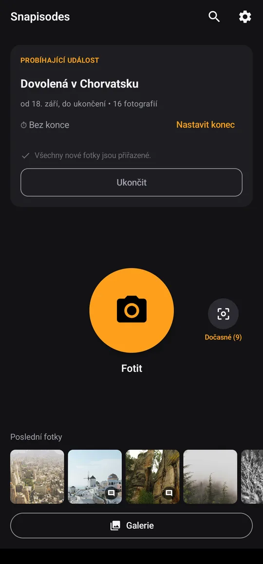 Úvodní obrazovka Snapisodes s probíhající epizodou a tlačítkem fotoaparátu